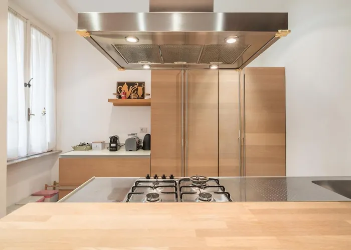 The Rent - Three-bedroom Near Borghese