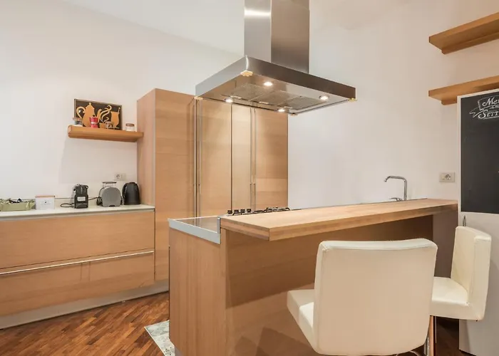 The Rent - Three-bedroom Near Borghese Apartament Rzym