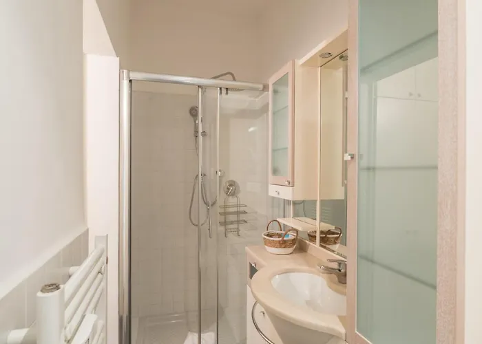 The Rent - Three-bedroom Near Borghese Apartament