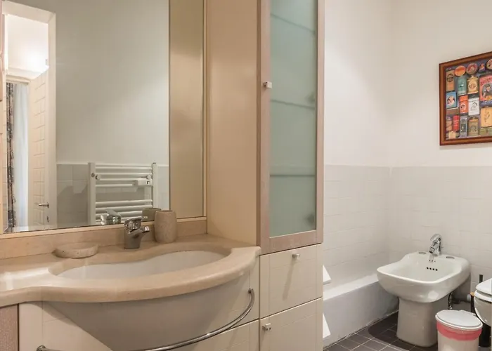 The Rent - Three-bedroom Near Borghese